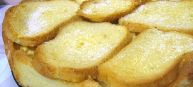 Экономно: шарлотка из батона с яблоками, рецепт
