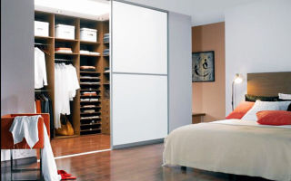 Стильный и удобный шкаф в спальне: 10 вариантов идеальных решений