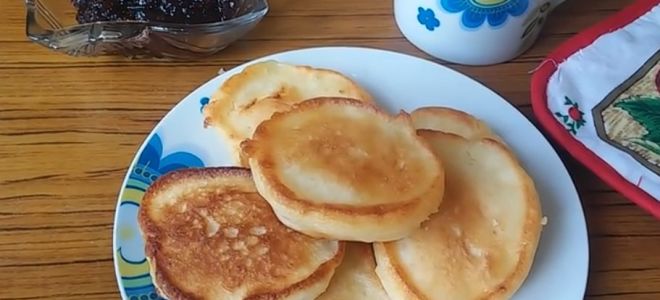 Воздушные оладьи на кислом молоке: пышные и вкусные