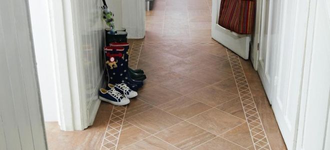 Плитка на полу в коридоре: правильные и практичные решения