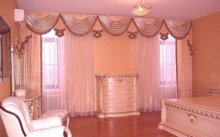 Красивые шторы с ламбрекеном для зала: фото в интерьере