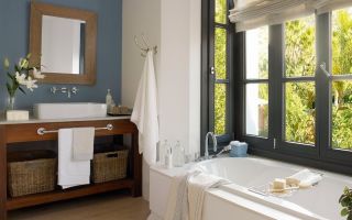 Уютная ванная с окном: 5 преимуществ
