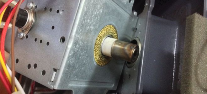 Что делать, если микроволновка искрит внутри: 2 варианта решения проблемы