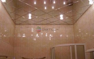 Элегантный зеркальный потолок в ванной: 6 достоинств
