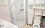 Душевая кабина в маленькой ванной комнате: 33 фото