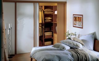 Обустройство гардеробной в спальне: 3 удачных варианта