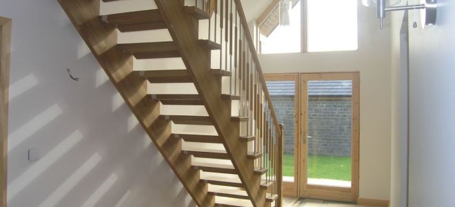Деревянные лестницы на второй этаж: 4 основных вида конструкций
