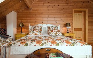 Оформление спальни в деревянном доме: 3 условия уюта