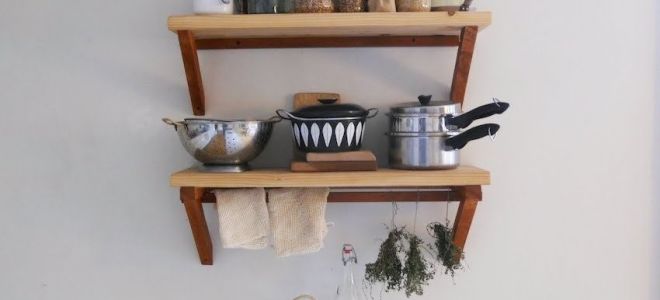 Открытая навесная полка для кухни – важный элемент интерьера