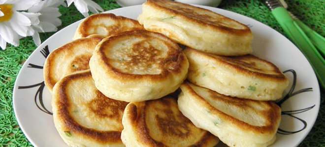 Готовим оладьи быстро на молоке или кефире