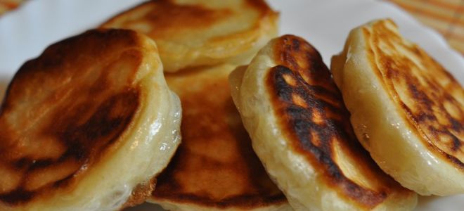 Постные и пышные оладьи на дрожжах: 5 секретов