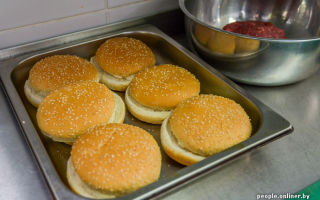 Готовим булочки для гамбургеров: рецепт как в макдональдсе