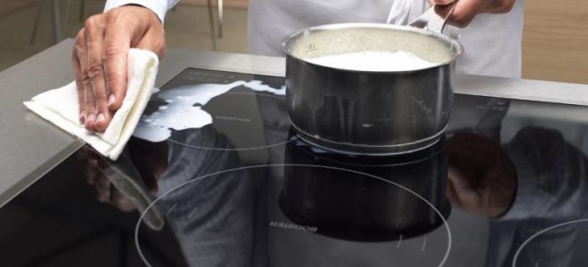 Как очистить индукционную плиту: 3 совета